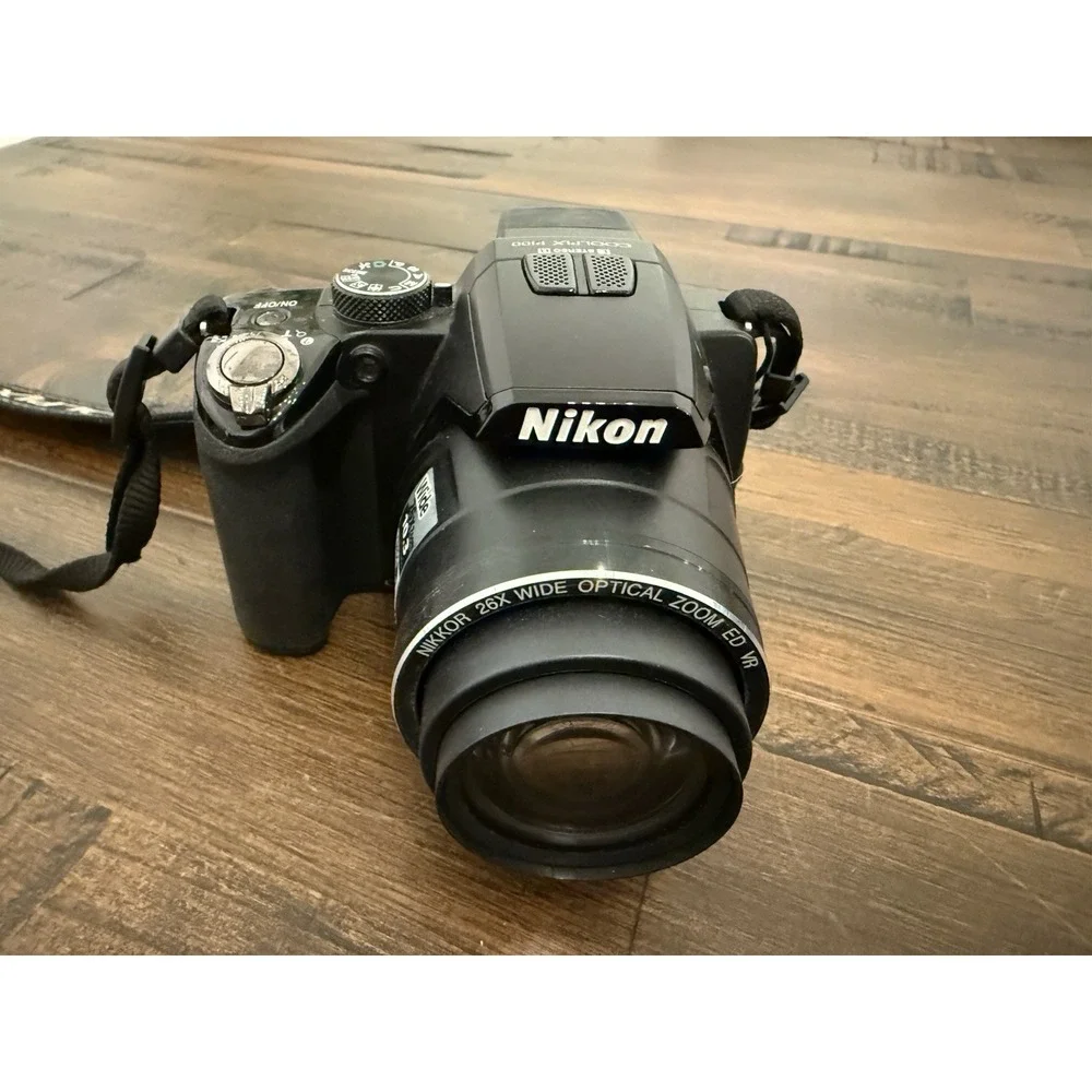 Nikon Coolpix P100 Camera 10.3MP 26x Opt Zoom w/ 2 Batteries Charger Cord Case